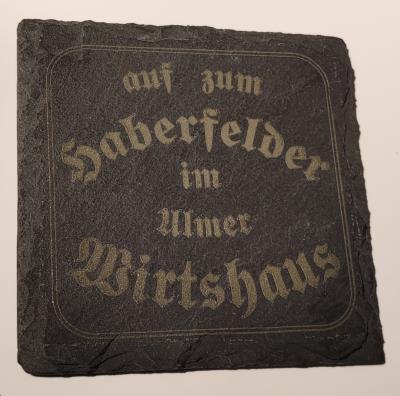 Schiefer trifft Stil – der perfekte Untersetzer für Genießer.