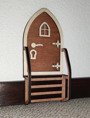 Bring ein Stück Zauber in dein Zuhause!
Unsere liebevoll lasergeschnittene Wichteltür verwandelt jede Wand oder Fußleiste i